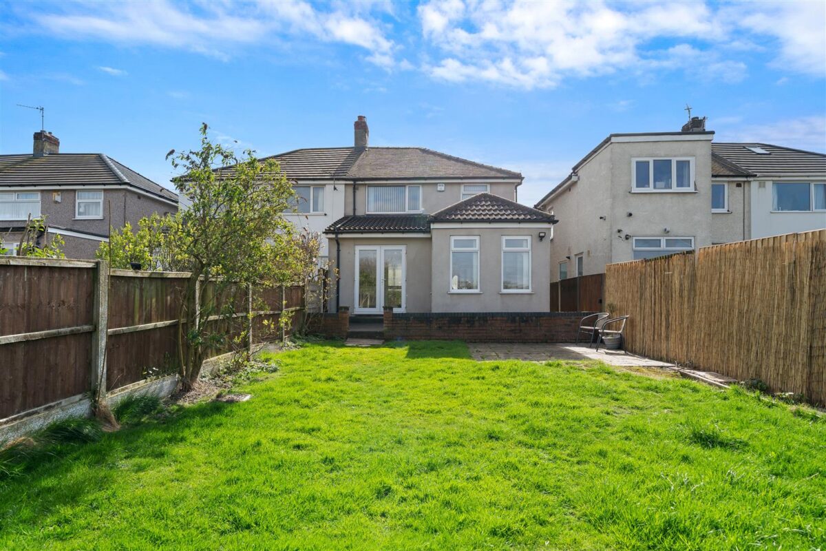 Oriel Drive, Aintree Village