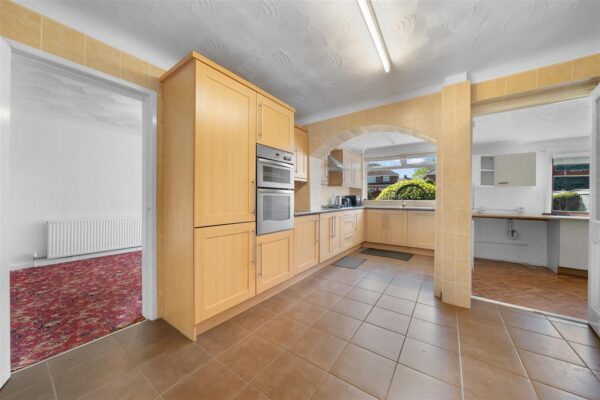 Sandhurst Drive, Aintree Village