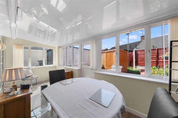 Kempton Park Road, Aintree Village