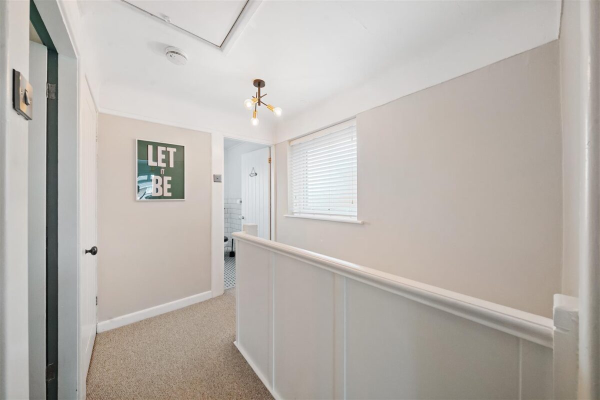 Shrewsbury Avenue, Aintree Village