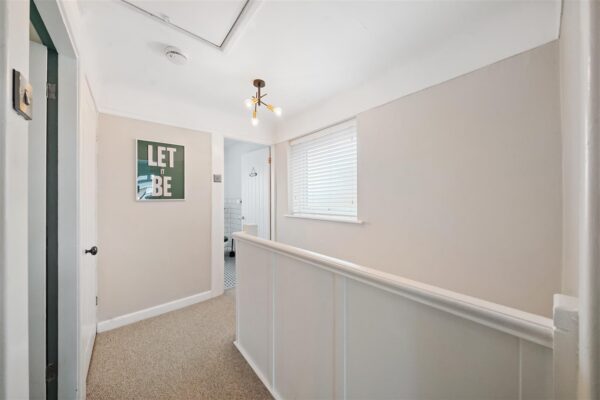 Shrewsbury Avenue, Aintree Village