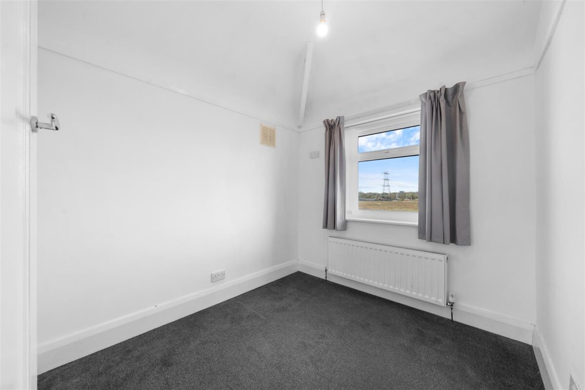 Oriel Drive, Aintree Village