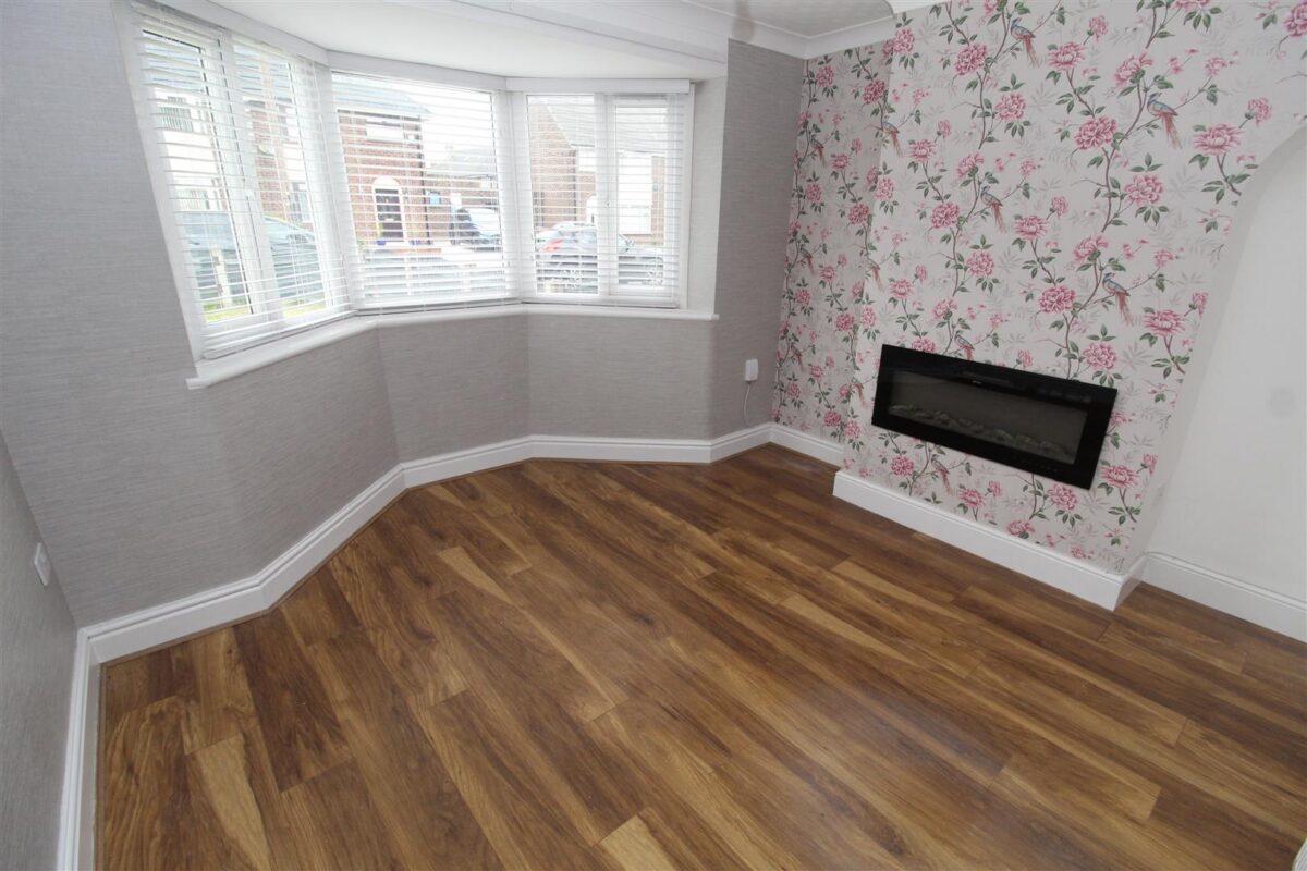 Rossall Avenue, Aintree Village