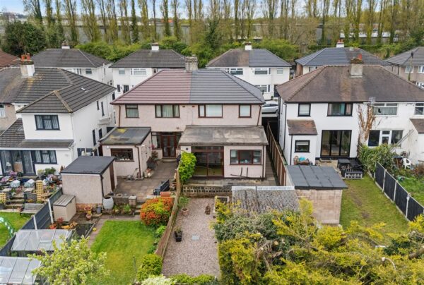 Mostyn Avenue, Aintree Village