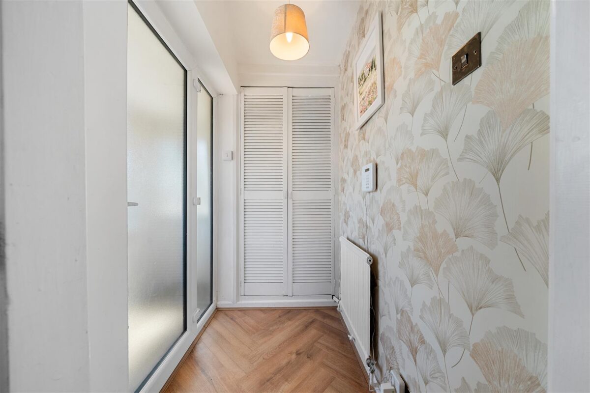 Kempton Park Road, Aintree Village