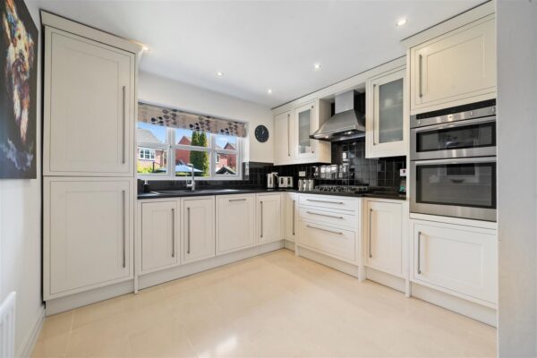 Eremon Close, Aintree