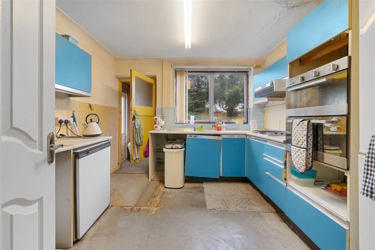 Charterhouse Drive, Aintree Village