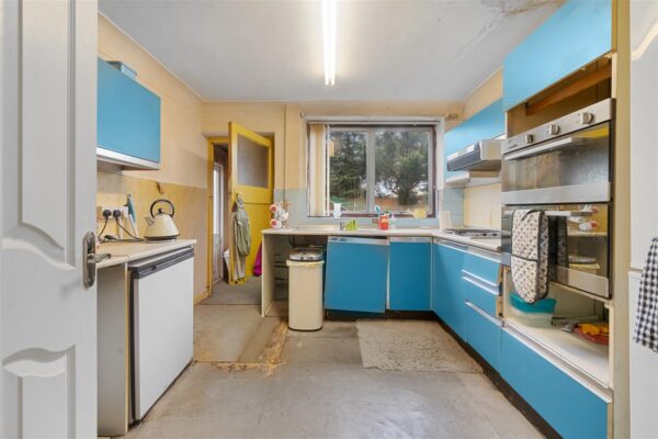 Charterhouse Drive, Aintree Village