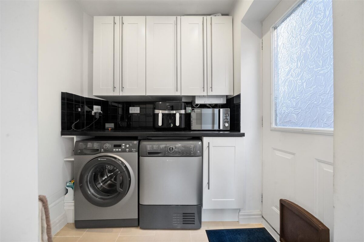 Eremon Close, Aintree