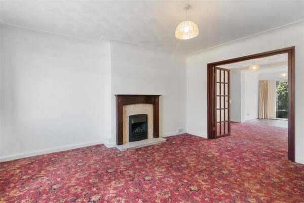 Sandhurst Drive, Aintree Village