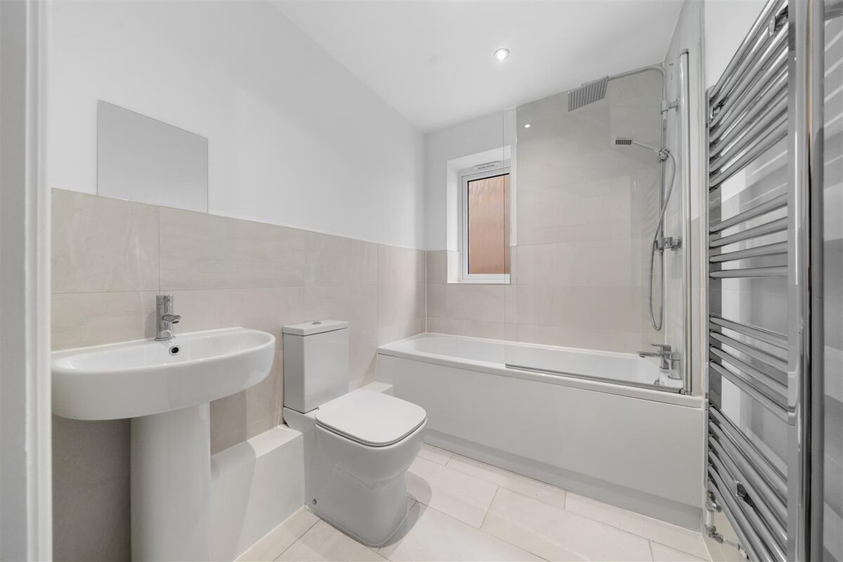 Martingale Close, Aintree Village