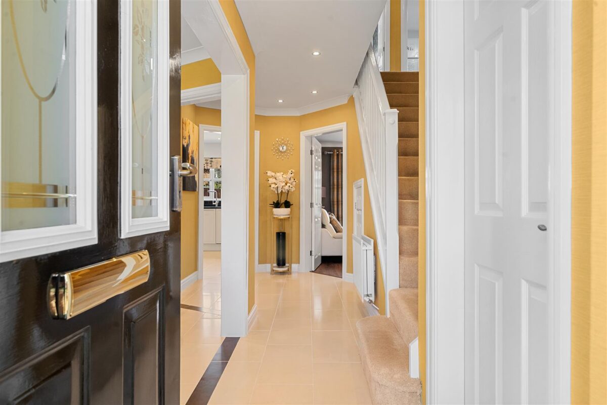 Eremon Close, Aintree