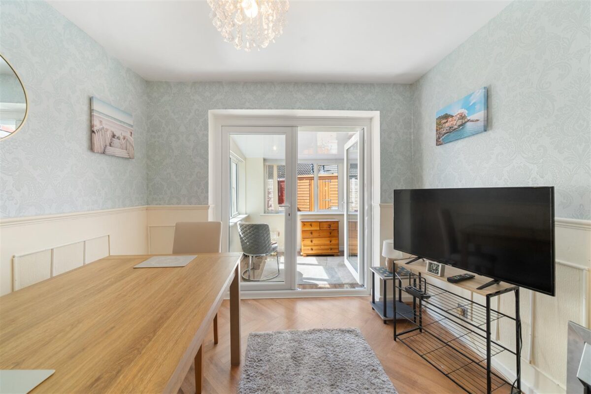 Kempton Park Road, Aintree Village