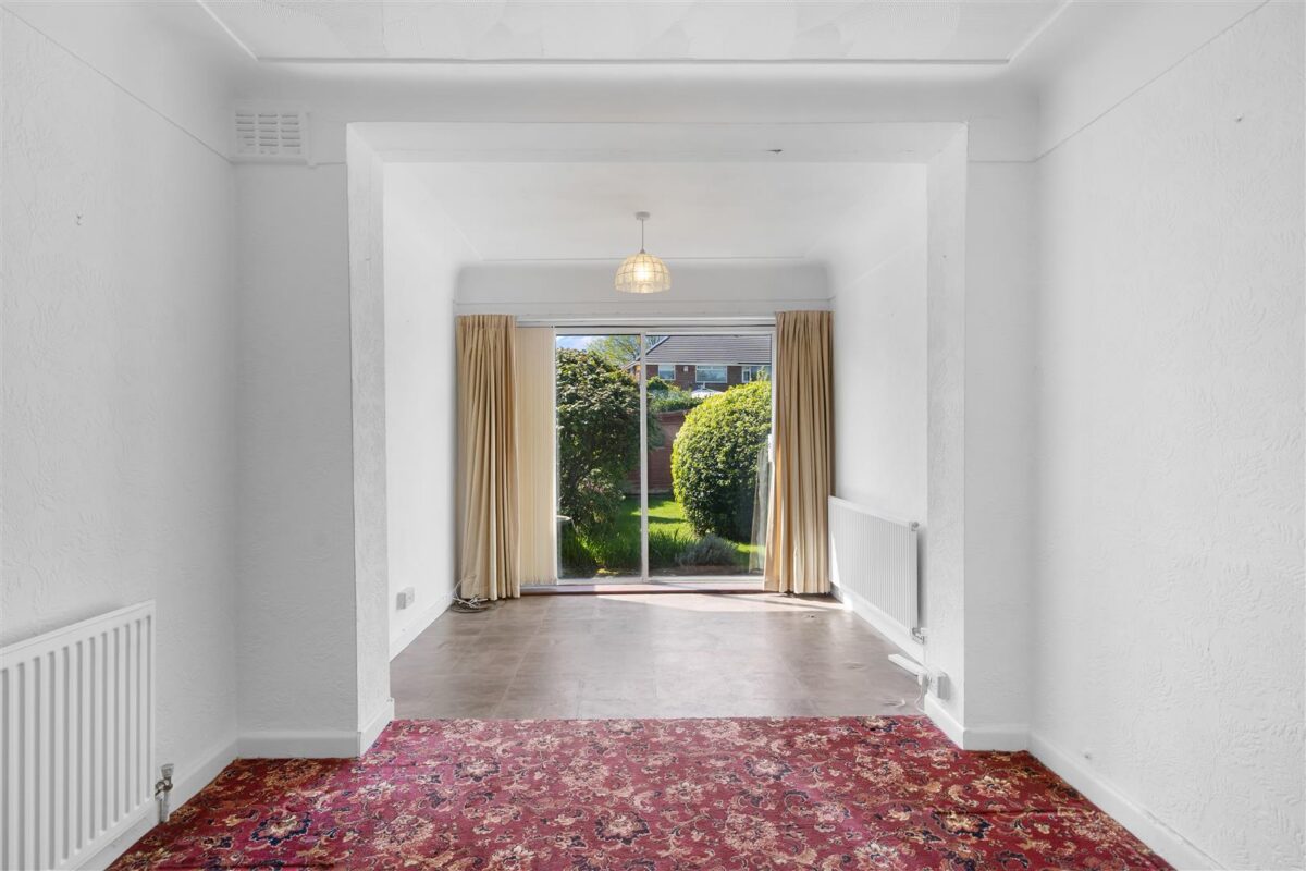 Sandhurst Drive, Aintree Village