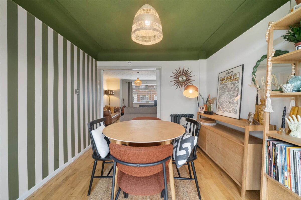 Shrewsbury Avenue, Aintree Village