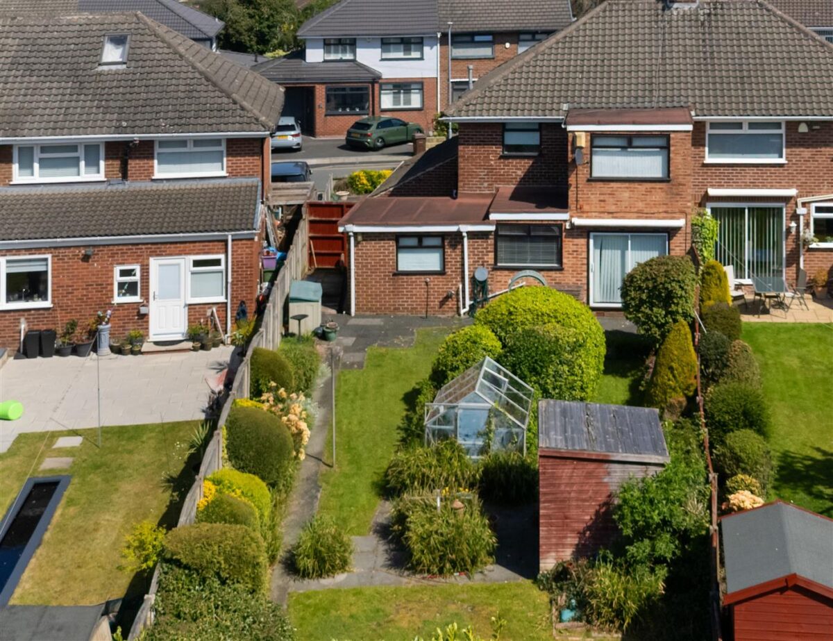 Sandhurst Drive, Aintree Village