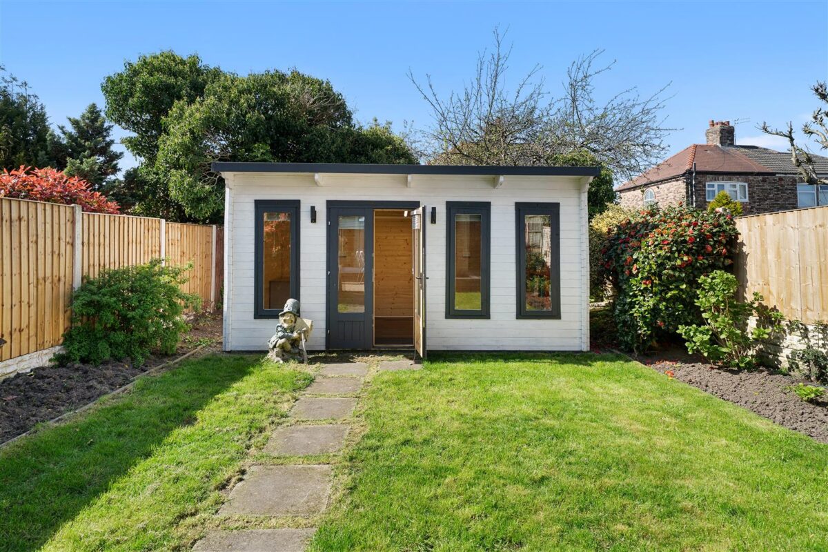 Crescent Road, Walton