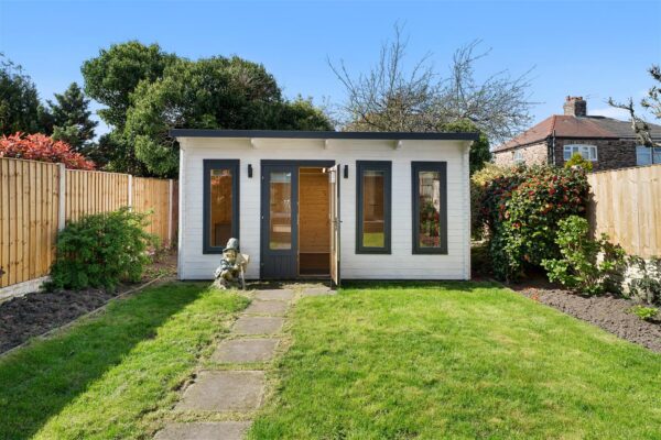 Crescent Road, Walton