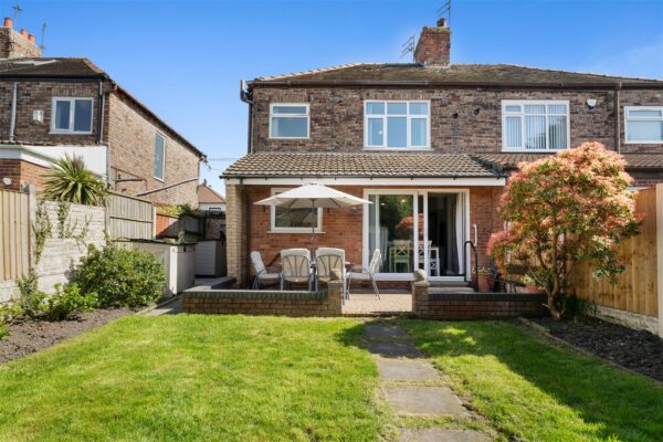 Crescent Road, Walton