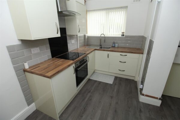 Rossall Avenue, Aintree Village