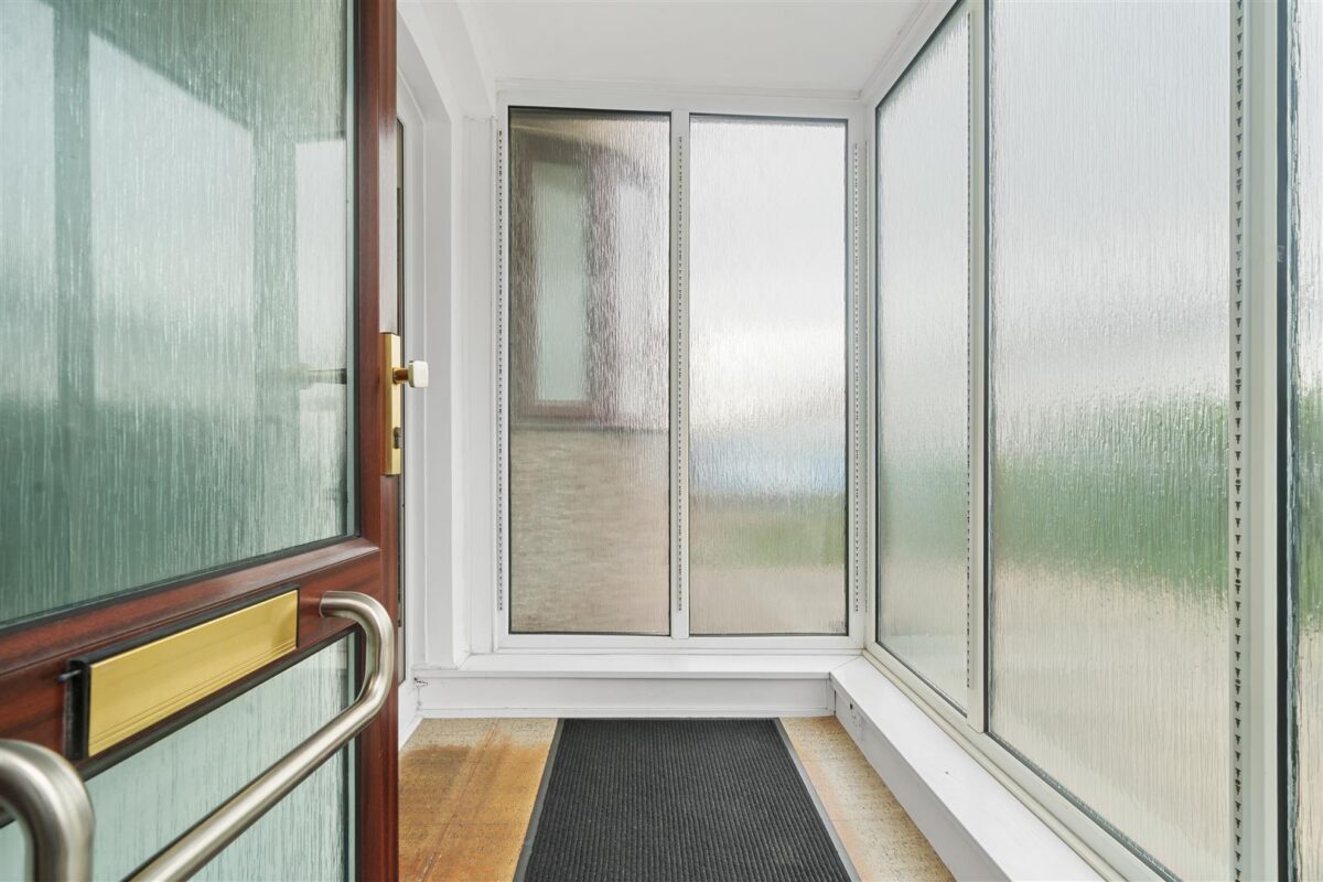 Mostyn Avenue, Aintree Village