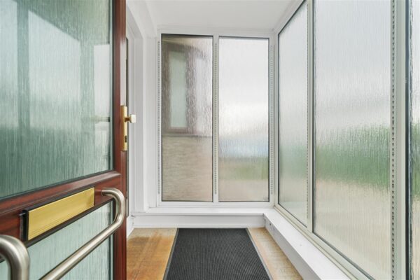 Mostyn Avenue, Aintree Village