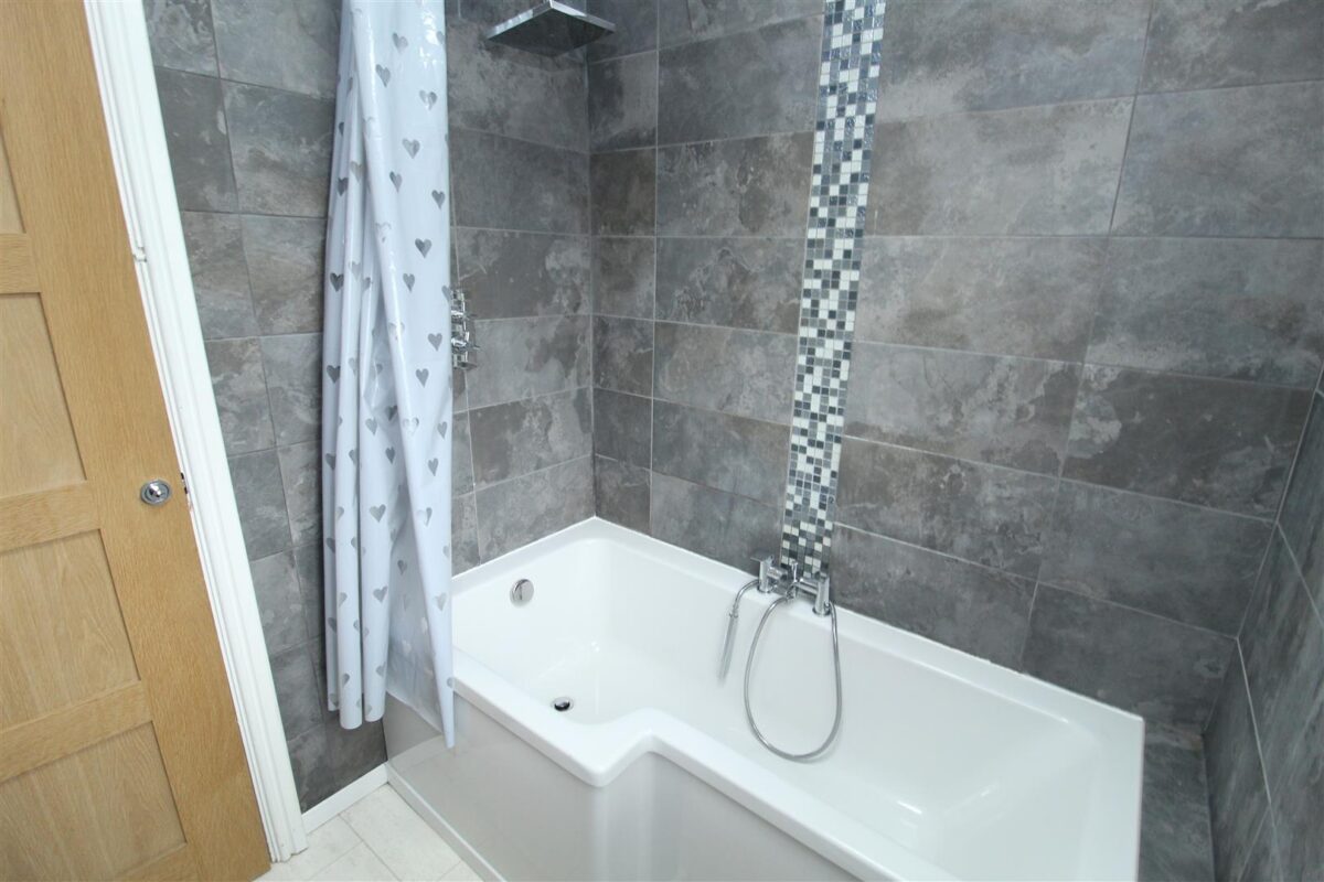 Rossall Avenue, Aintree Village