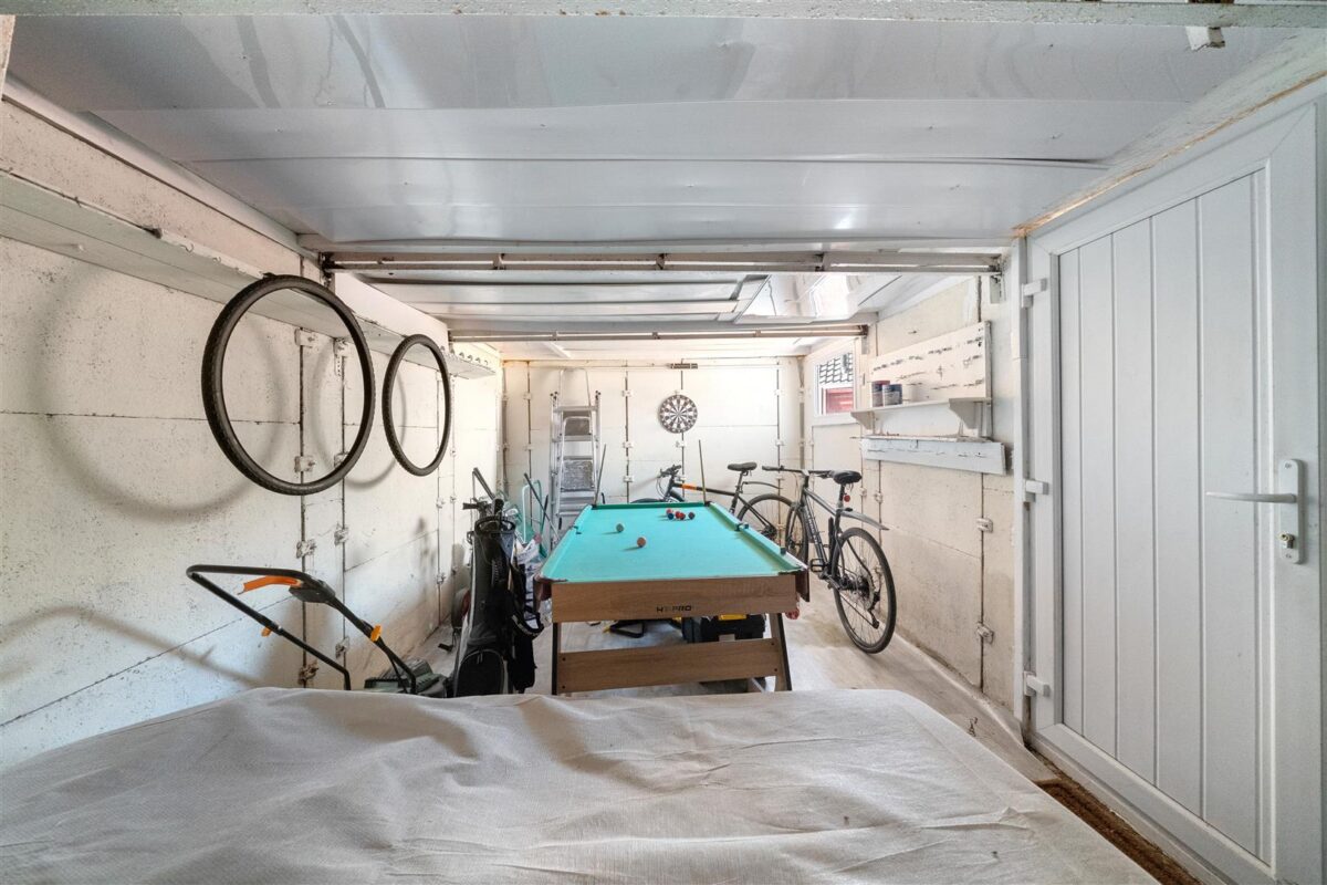 Kempton Park Road, Aintree Village