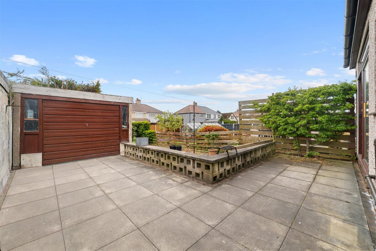 Mostyn Avenue, Aintree Village