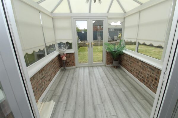 Rossall Avenue, Aintree Village