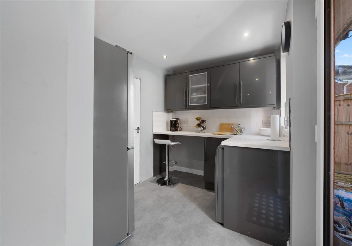 Sprig Close, Aintree