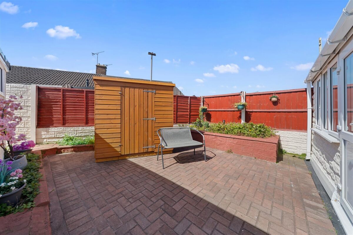 Kempton Park Road, Aintree Village