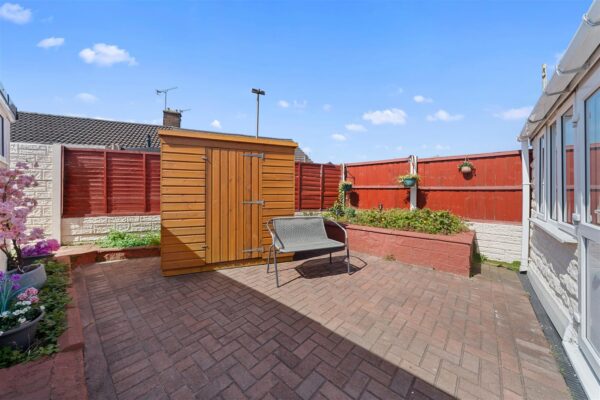 Kempton Park Road, Aintree Village