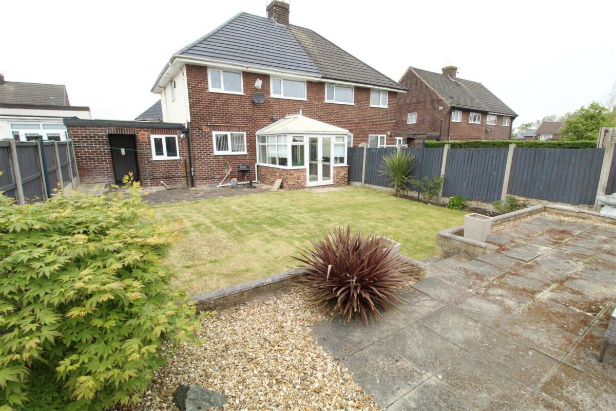 Rossall Avenue, Aintree Village