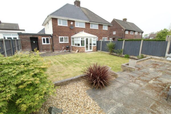 Rossall Avenue, Aintree Village