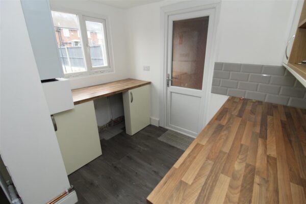 Rossall Avenue, Aintree Village