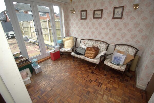 Taunton Drive, Aintree Village