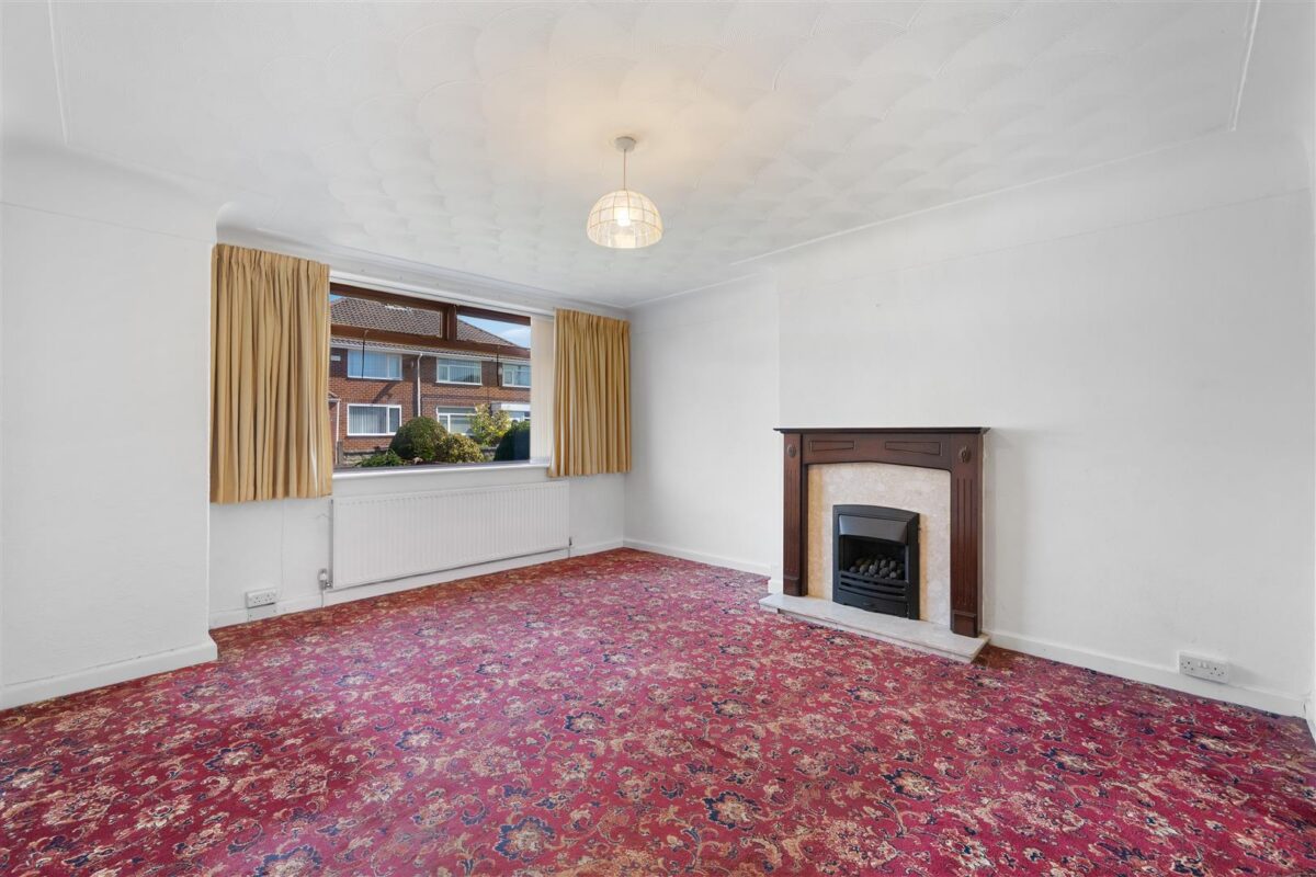 Sandhurst Drive, Aintree Village