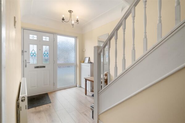 Charterhouse Drive, Aintree Village