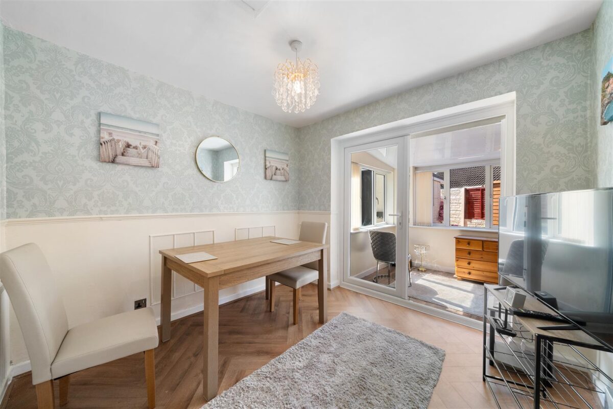 Kempton Park Road, Aintree Village