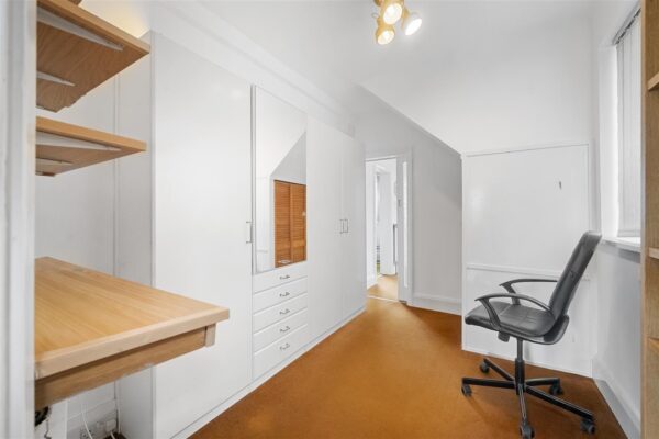 Mostyn Avenue, Aintree Village