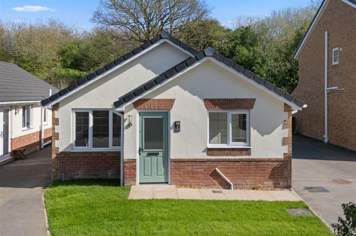 Martingale Close, Aintree Village