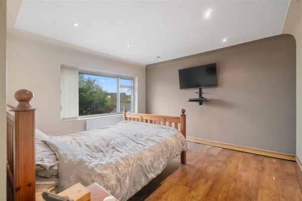 Charterhouse Drive, Aintree Village