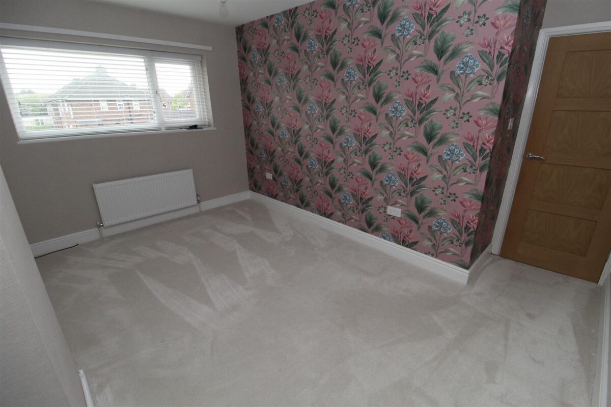 Rossall Avenue, Aintree Village