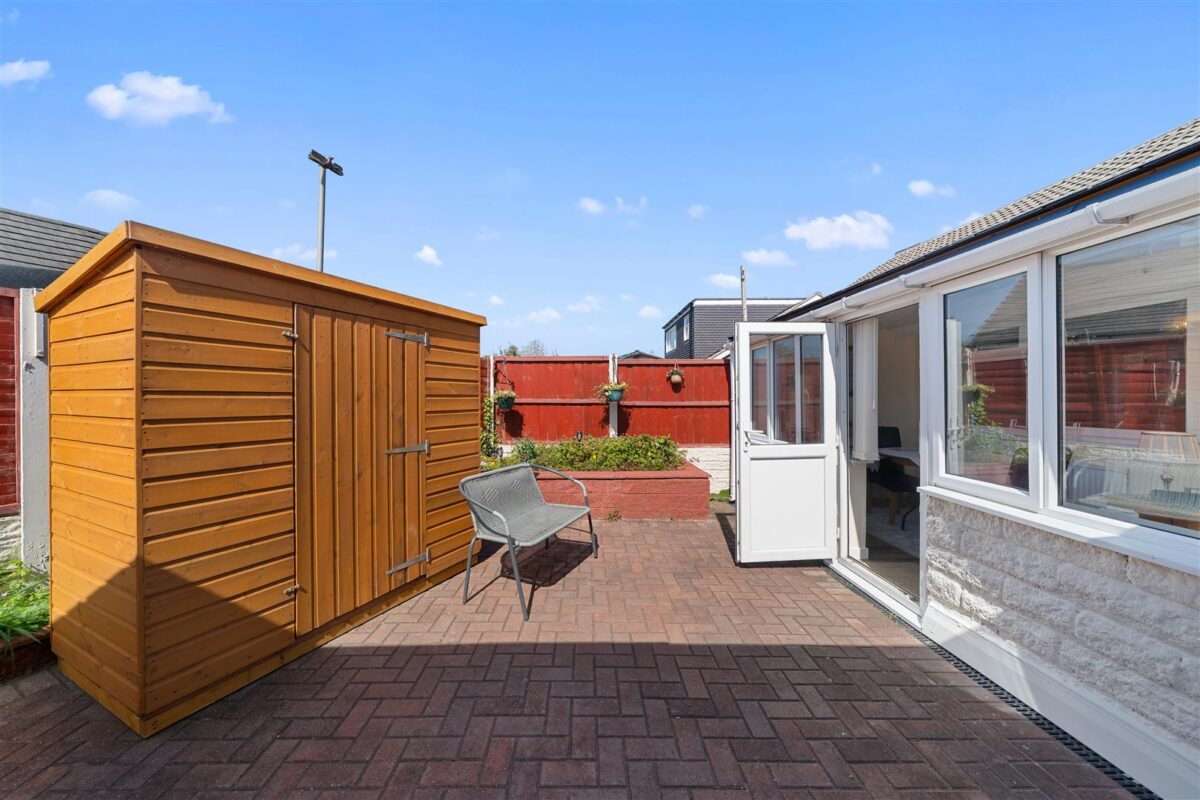 Kempton Park Road, Aintree Village