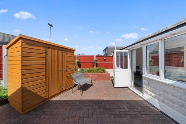 Kempton Park Road, Aintree Village