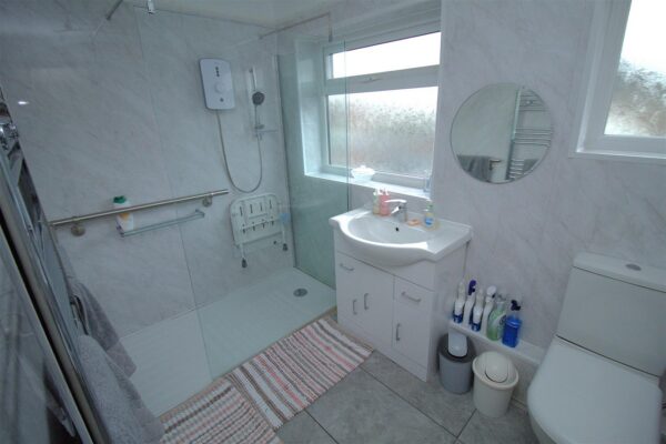 Taunton Drive, Aintree Village