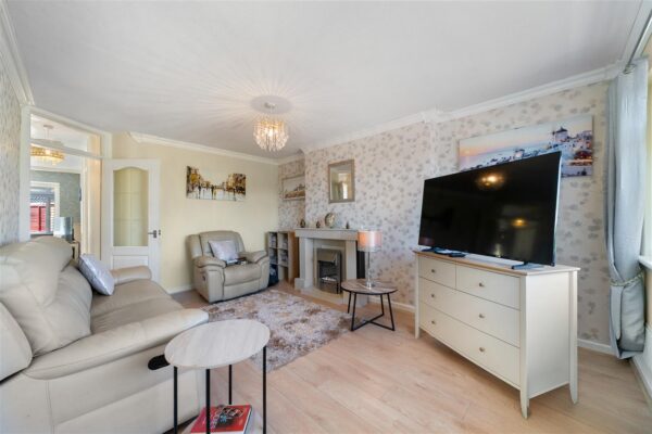 Kempton Park Road, Aintree Village