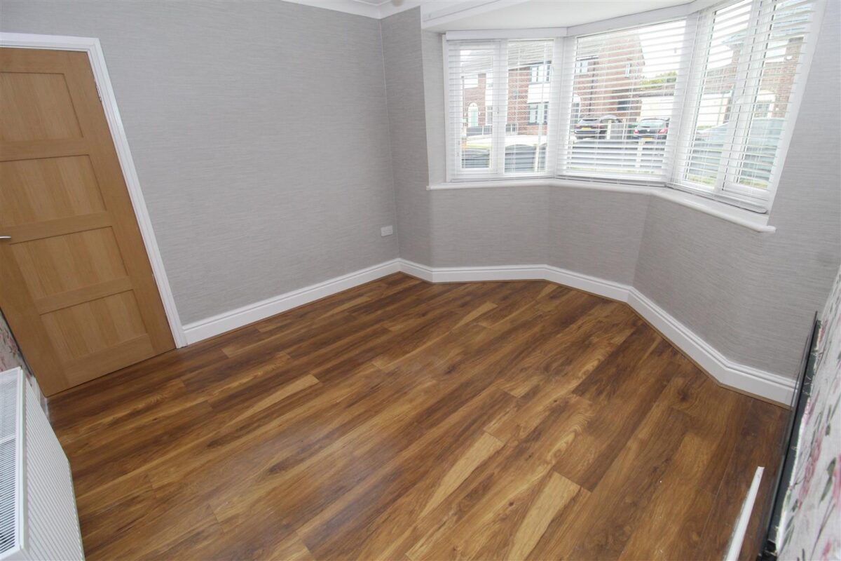 Rossall Avenue, Aintree Village