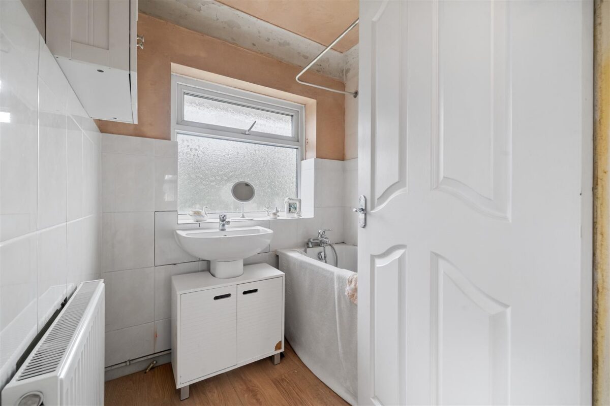 Charterhouse Drive, Aintree Village